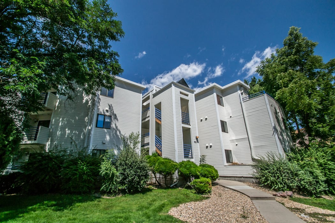 903 18th Street Exterior - 903 18th Street Apartments