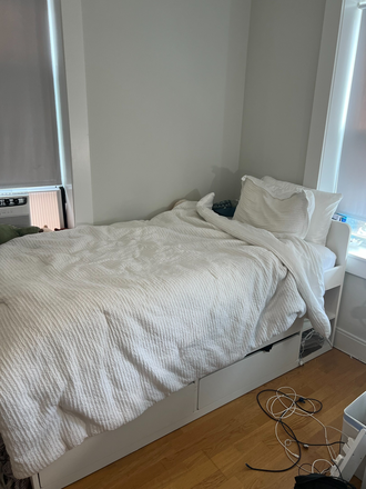 Bed in Bedroom 1 - 35 South Street 3-Bedroom Apartment