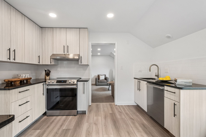 Kitchen - Beautiful Rooms Available for Summer: Discounts Available! Apartments