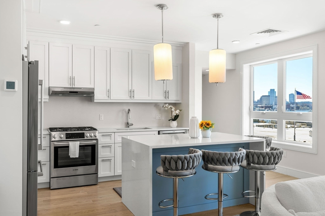 kitchen - Spectacular Boston skyline  2 Bedrooms and 2 bathroom modern fixtures. Apartments