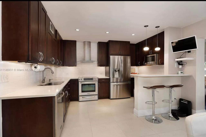 Kitchen - Amazing Waterfront Property Steps from Campus Duplex