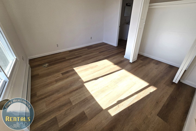 Photo - 3-Bed/1.5-Bath Duplex Unit Available - Close to Campus! House