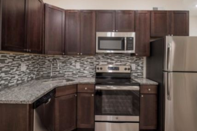Kitchen - 34th & Spring Garden - 3 BD 3 BR Free Laundry, Free  Wifi Apartments