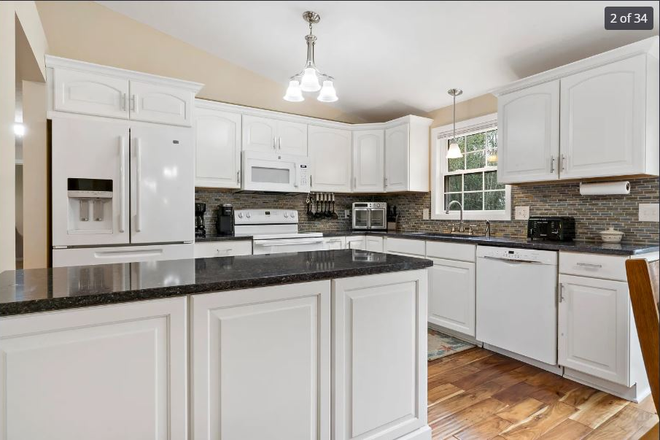 Kitchen - Bright & Comfortable Richmond Home — Nature Trails Nearby