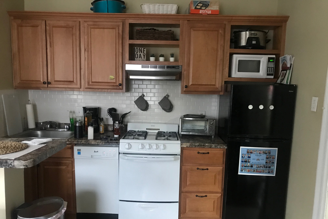 Kitchen - 4001 Pine Street Apartments