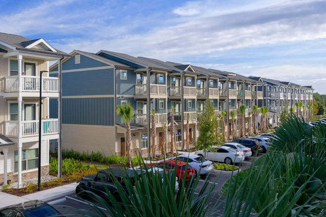 Outside - Retreat East Apartments