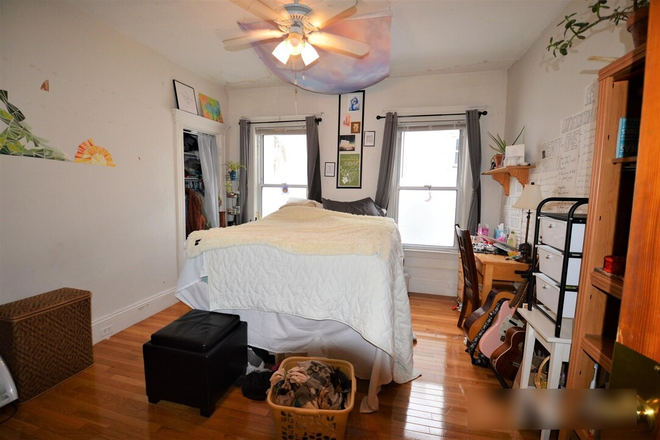 - - Short Commute to Campus! Available Now! 5 bed 2 bath w/ Heat & Hot Water inclded, Laundry Apartments