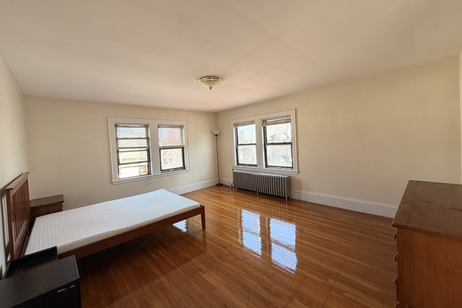 Master bedroom - Large master suite with private bath near Tufts Apartments