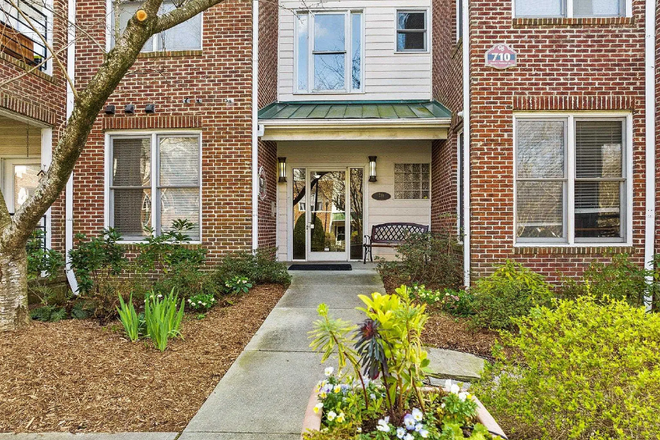 Entrance - Bright 2 BR, 2 BA unit in vibrant Person St district