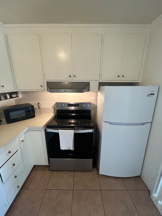 Recently installed new range - 1735 Highland Place