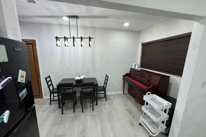 dining room - Spacious 4-Bed Oasis – Just 1 Mile from Campus! House