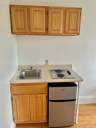 KITCHENETTE - AVAILABLE  SEPTEMBER 1! UNFURNISHED STUDIO AT 1061 BEACON STREET, BROOKLINE  WITH NO BROKER FEE Apartments