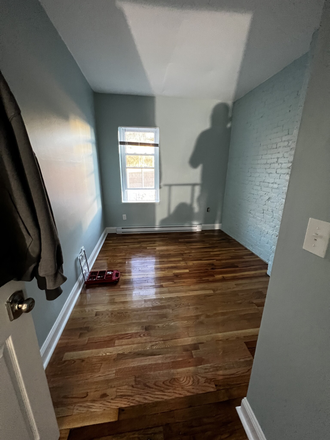 Hub Realty - Mission Hill, handy two bedroom, on the green line T Apartments