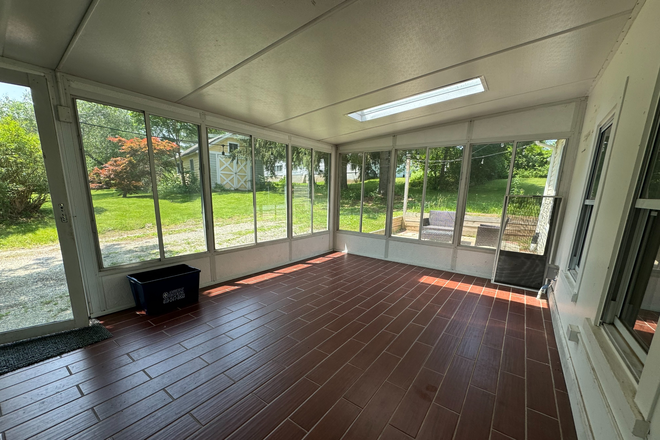 Porch - 3-4 BEDROOMS! GREAT LOCATION! Duplex