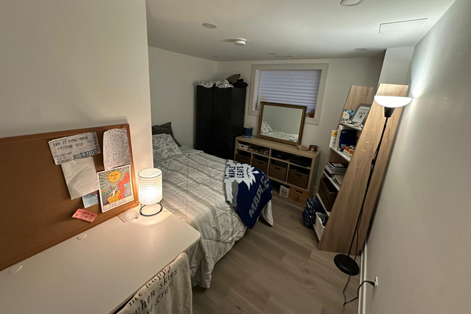 Bedroom (will be unfurnished) - Spacious Bedroom in York Village! (Female Only) House