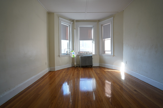 1 - AVAIL JAN 1st or NOW w/ NO FEE! - Awesome Fenway 1 bed Split! H/HW inc. Elevator Apartments