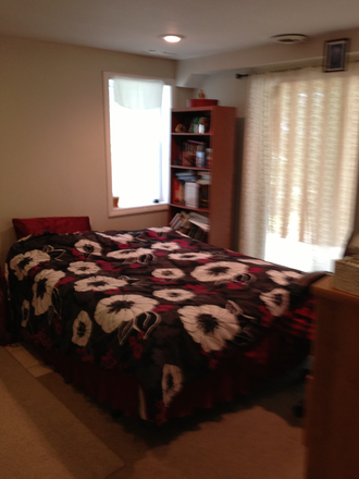 1st bedroom - 2 bedrooms in a 4 bedroom in Washington Square - no fee Duplex