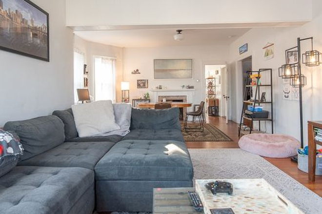 living room - Lovely Two bedrooms on Morris Avenue available July 1st Apartments