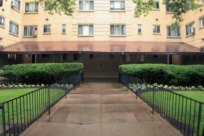 Outside View - Amberson Gardens - Close to CMU and Pitt Apartments