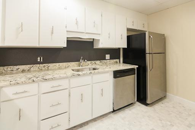 Call NOW for showings! 617-236-8550 - MONMOUTH ST - *NO FEE* FLOOR THRU 3BR/1BA ON EAGLE HILL W/ LNDRY IN BLDNG, LRG BEDROOMS, OPEN LAYOUT Apartments