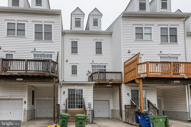 Back of House - Private or Shared Bath Bedrooms Available for Students Only! | Starting 6/1 | $650-850 Townhome