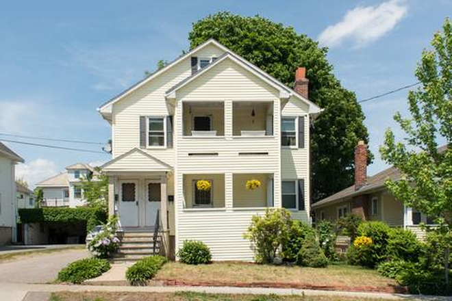 front of the house - Large room with kitchenette- for Rent - Great Place!