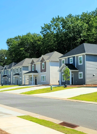 Outside street view - Charlton Farms Luxury Student Homes