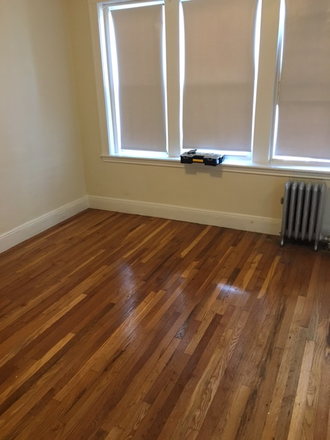 Hub Realty - Front one bedroom with large kitchen, in Allston Apartments