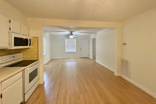 Kitchen - 2BR/1BA Modern/Classical near UT and Downtown House