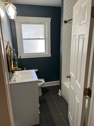 bathroom - SHORT TERM available