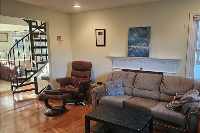 Shared space - 7000 Wake Forest Dr. House