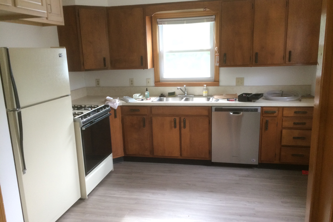 Kitchen - Walk to campus House