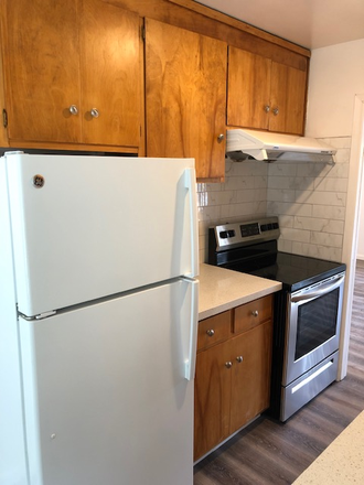 Kitchen - Top Floor Gourmet Ghetto Apartment with Parking and Balcony