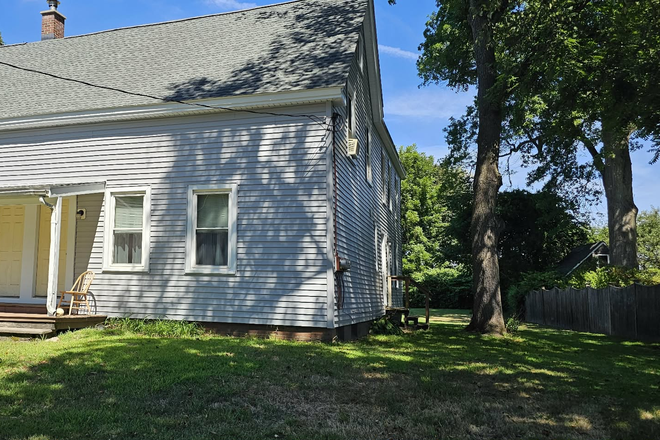 Large yard - 105F Meadow St. Triplex