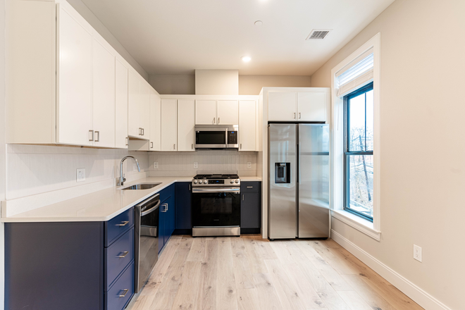 kitchen - *NO BROKERS FEE!* Renov. 2 Bed/ 2 Bath w/ LAUNDRY IN UNIT! Near HBS Avail. 9/1/26! Apartments