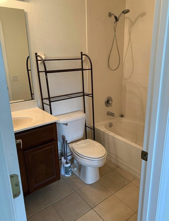 Secondary bathroom - 2/2.5 Oviedo Townhouse