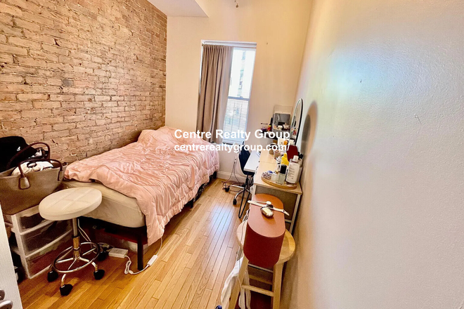 LIVING - LOCATION!!! 2 BED/2 BATH CLOSE TO CAMPUS! 9/1/26! Apartments