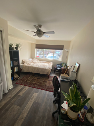 Bedroom - House close to campus on The Hill