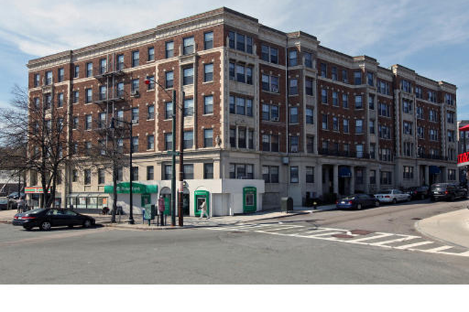 Whole building - BC shuttle stop Cleveland circle, furnished spacious 3b1b unit starting 9/1/2026 Apartments