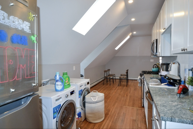 Kitchen/Washer, Dryer - 2026 Entire Unit SUMMER SUBLET - 2 Bed/2 Bath, In-Unit Washer/Dryer (Price Negotiable!) Duplex
