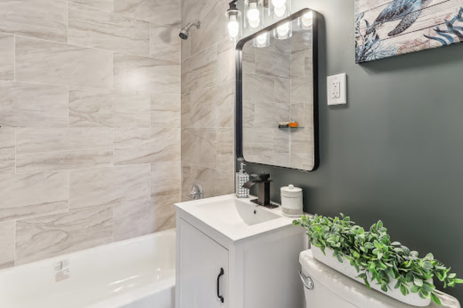 First Bathroom - House for rent