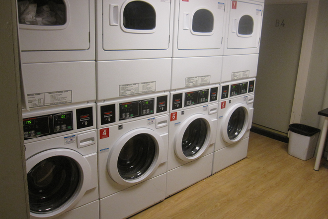 laundry - Across from Campus! 2 bedroom split Apartments