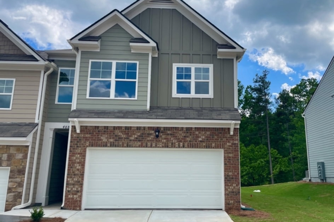 Front - (ONE SPOT LEFT!!) Dahlonega Student Townhome, 488 Stoneybrook Dr