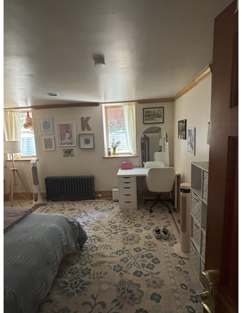 Bedroom - Bedroom in house