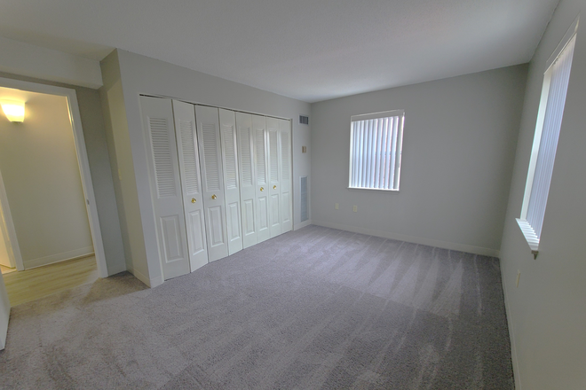 Bedroom - Cozy 1-bed for 2 friends – next to campus, easy living for you and your bestie!
