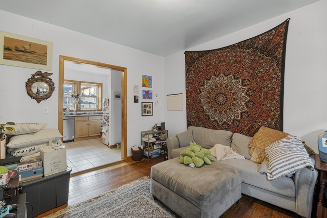 LIVING - SPACIOUS 3 BED/2 BATH AVAIL. 9/1/251 Apartments