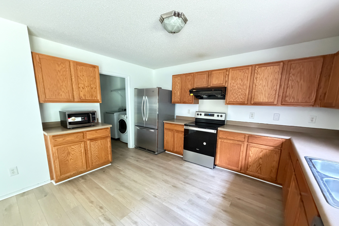 kitchen - Spacious 4BR Single-Family Home in Bradbury Community - available immediately!