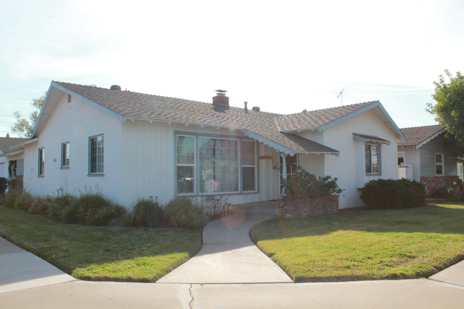 Outside - Spacious 4BR Home Near Chapman University – Madison Ave