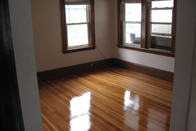 Bedroom - Sunny 4 Bedroom near Tufts &  Teele Sq, near Davis House