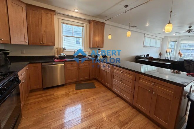 Kitchen - *PRIVATE ROOF DECK* 4Bed/3.5Bath 2-Floor Condo Minutes from Northeastern!